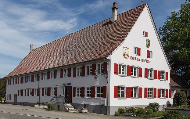 Photo showing one of the main façades of the Gasthaus Adler Hotel and its main entrance.